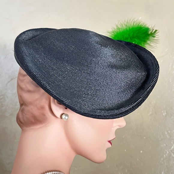 EXCITING 1940s\' BLACK STRAW BERET WITH TALL GREEN FEATHERS, ROUND TRIM & TASSLES main image 11